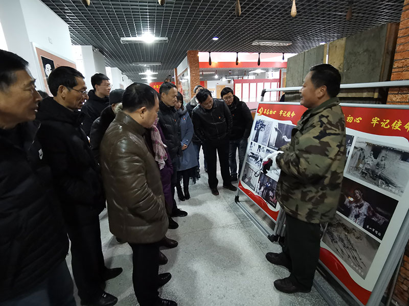 屯溪區(qū)委辦黨支部、屯溪城建投公司黨支部聯合開展主題黨日共建活動