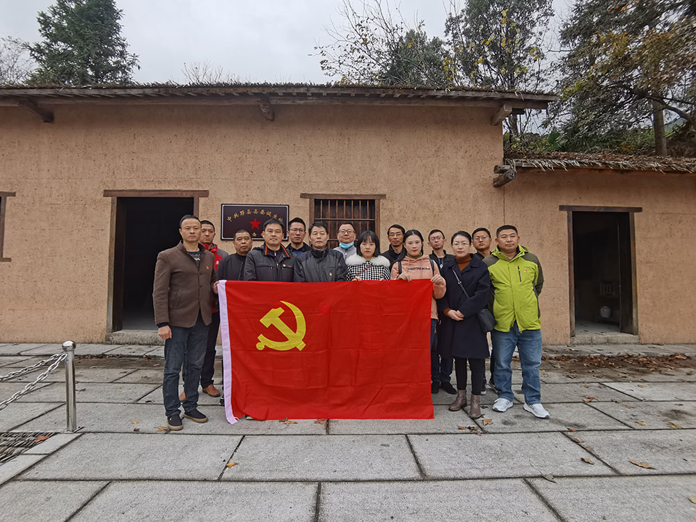 屯溪城建投公司黨支部開展“走進(jìn)紅色記憶、傳承初心使命”主題黨日活動