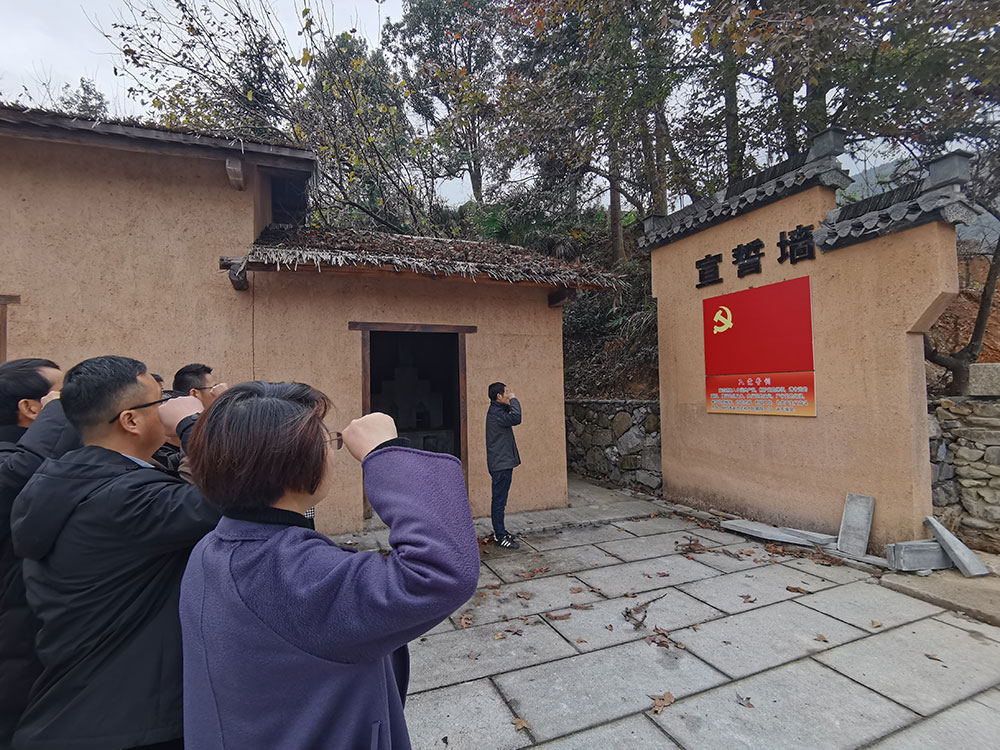 屯溪城建投公司黨支部開展“走進(jìn)紅色記憶、傳承初心使命”主題黨日活動
