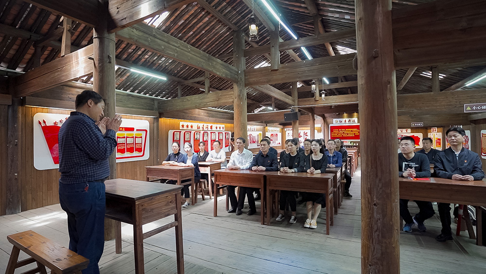 屯溪區(qū)國投集團開展學黨史、祭英烈主題黨日活動