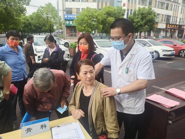 百姓健康系我心，黨員服務(wù)進(jìn)社區(qū)