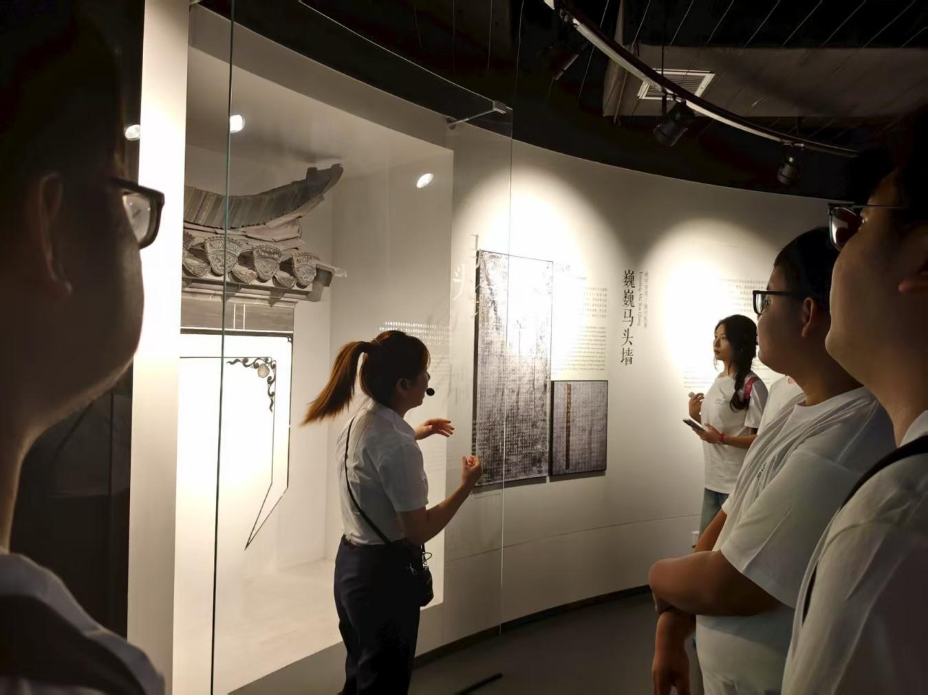 區(qū)國(guó)投集團(tuán)組織見(jiàn)習(xí)生參加“生臨企境”活動(dòng) 在產(chǎn)業(yè)一線錘煉青年人才