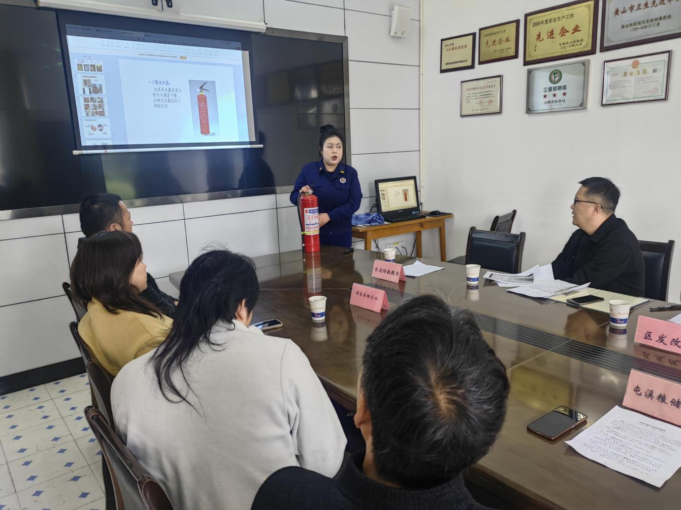 屯溪區(qū)糧儲(chǔ)公司：積極參加消防逃生專項(xiàng)演練，共筑春季火災(zāi)防線