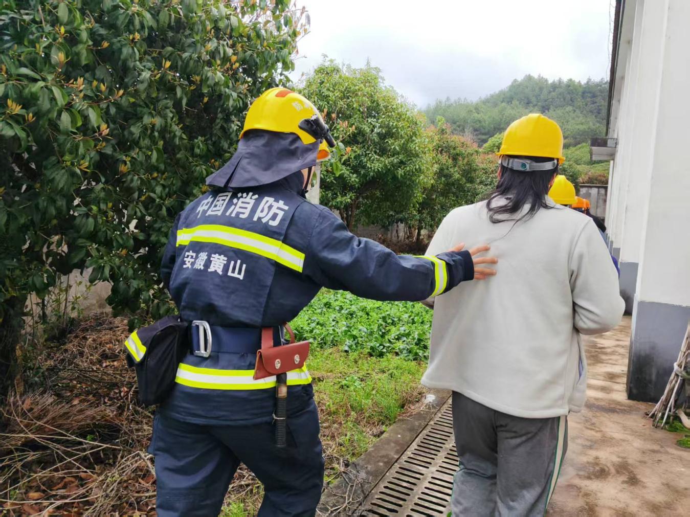 屯溪區(qū)糧儲(chǔ)公司：積極參加消防逃生專項(xiàng)演練，共筑春季火災(zāi)防線